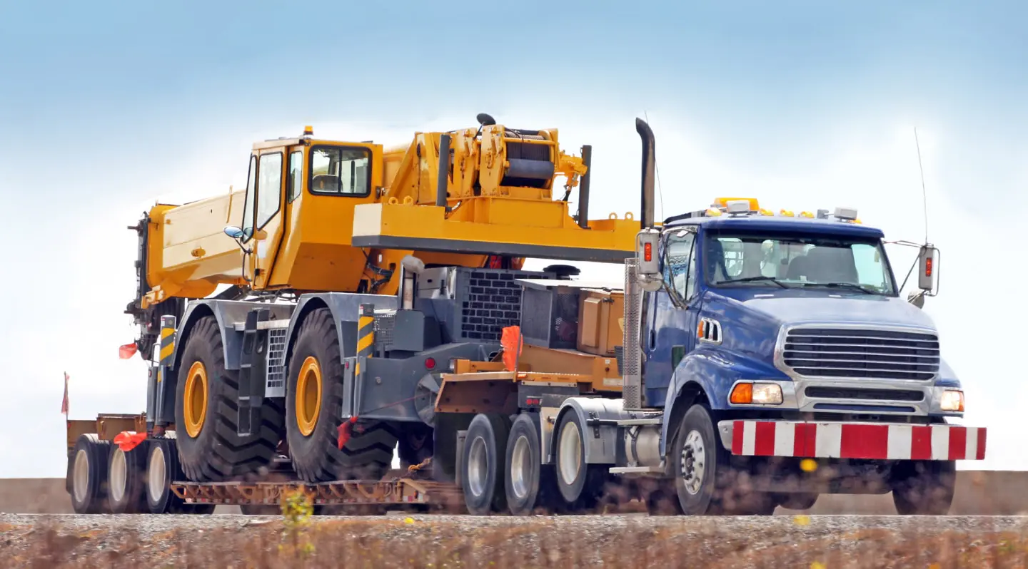 2022Q4_1203254650205783_Blog-Image_Top-tips-for-heavy-equipment-transportation_Feature_Aqsa